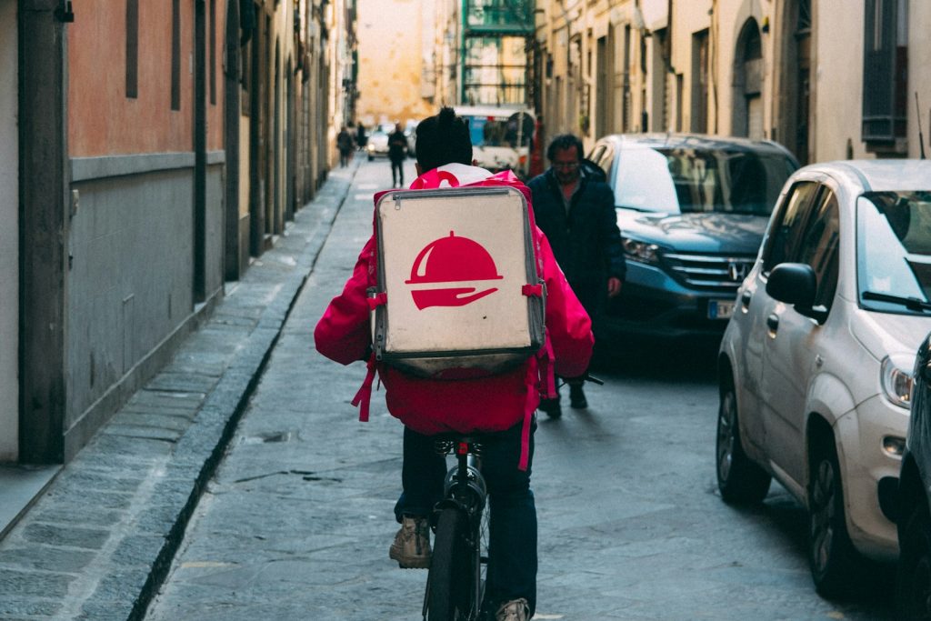 Delivery rider in Qatar — mystery shopping for order accuracy and customer experience on delivery apps